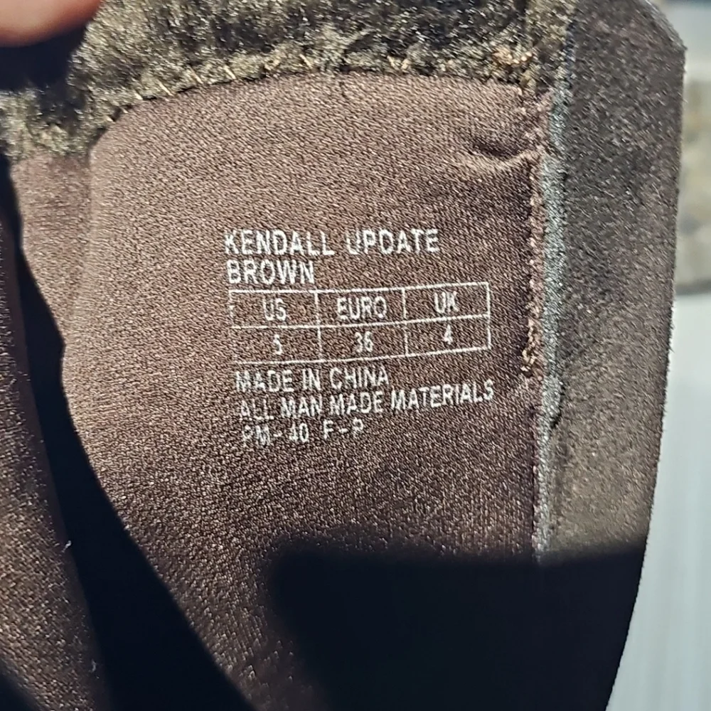 Michael Kors Kendall Update Brown Cable Knit Boots W/Pom Poms Size 5 EUC‎